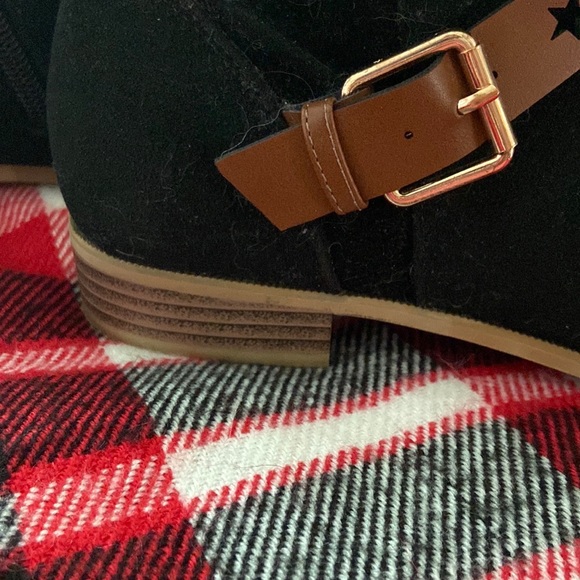 OLIVE STREET Ankle Bootie - Picture 8 of 9